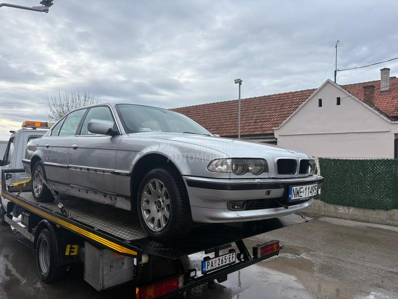 Delovi e38