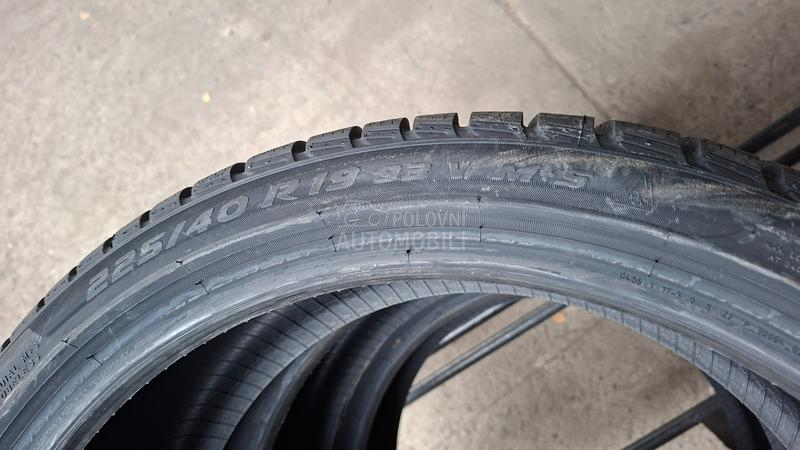 Pirelli 225/40 R19 Zimska