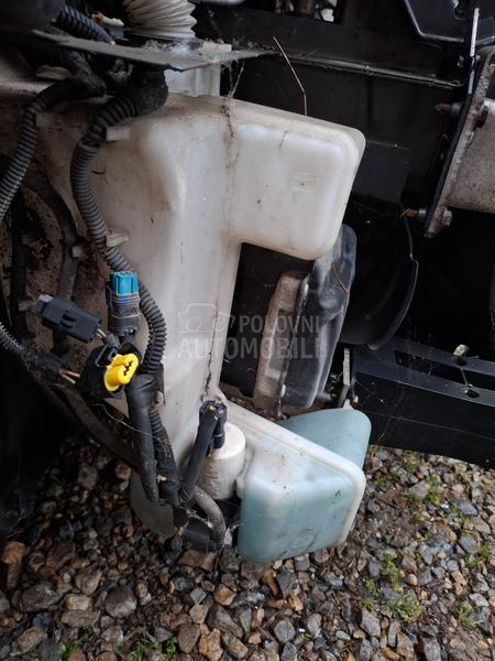 Posuda za pranje vetrobrana