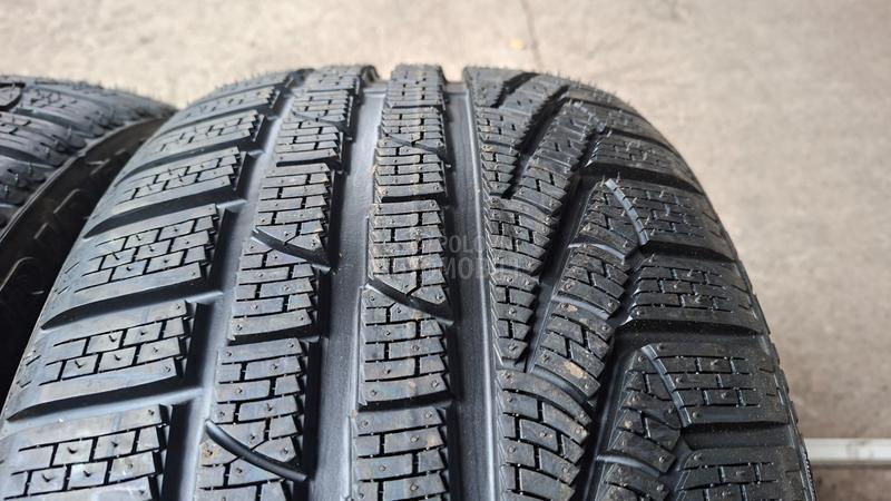 Pirelli 235/40 R18 Zimska