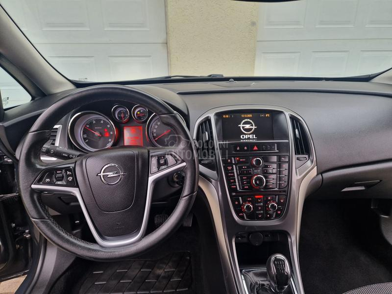 Opel Astra J 1.7CDTI/COSMO