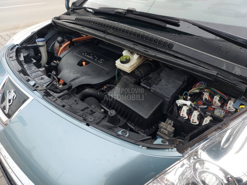 Peugeot 3008 2.0 HDi HYBRID4