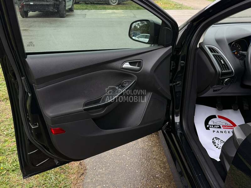 Ford Focus 1.6 OBIČAN T O P