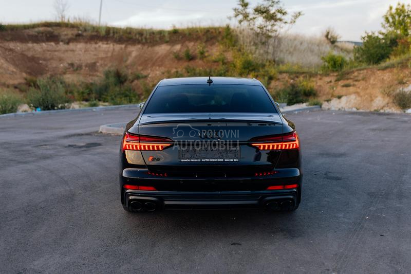 Audi S6 