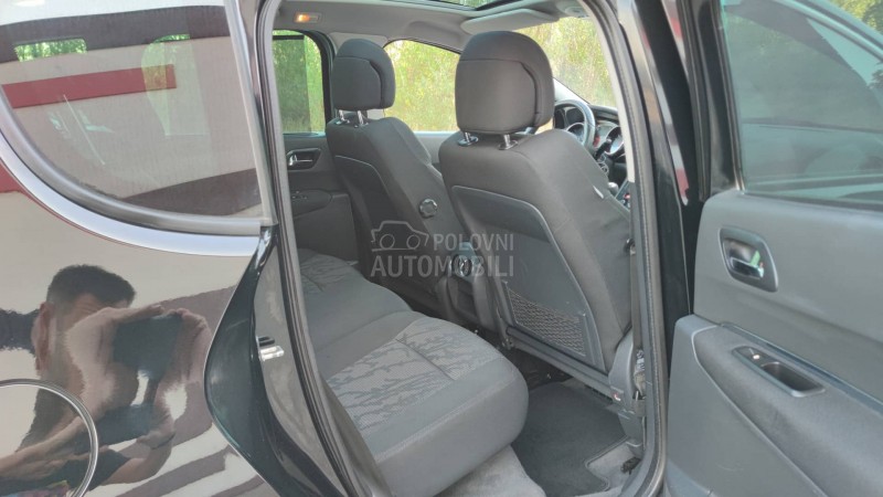 Peugeot 3008 1.6 E-HDi //ALLURE//