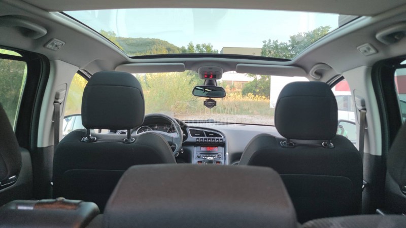 Peugeot 3008 1.6 E-HDi //ALLURE//