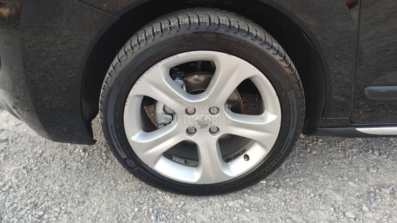 Peugeot 3008 1.6 E-HDi //ALLURE//