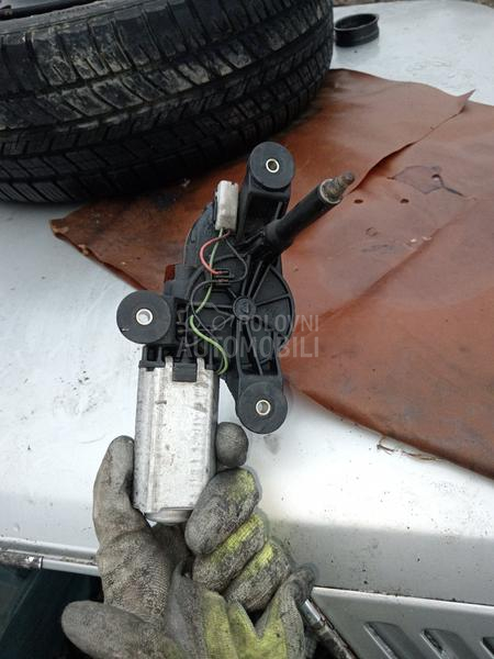 zadnji motor brisaca