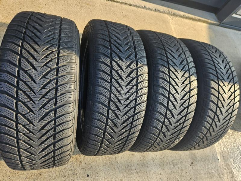 Goodyear 205/50 R16 Zimska