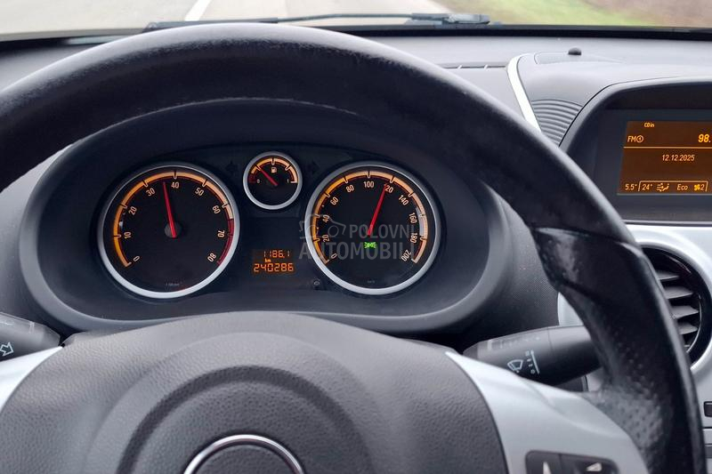 Opel Corsa D 1.4 OPC 5vr