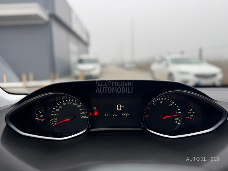 Peugeot 308 1.6EHDI / PANO / NAV