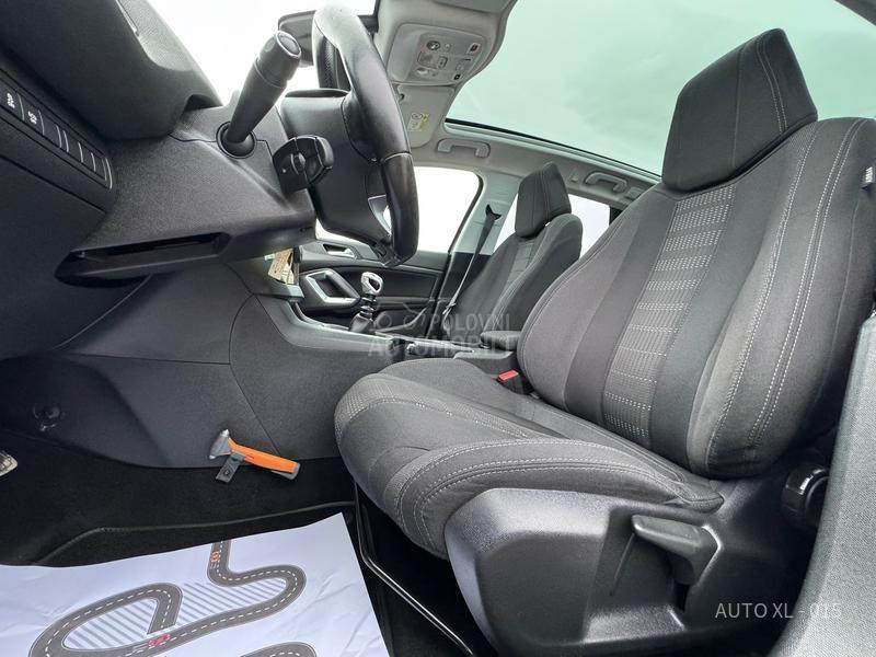 Peugeot 308 1.6EHDI / PANO / NAV