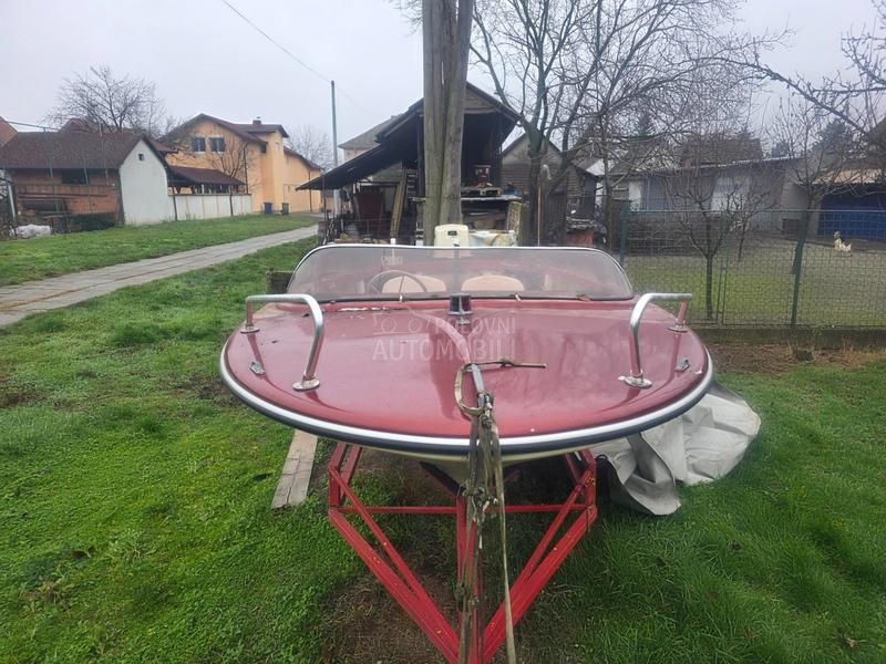American ski boat