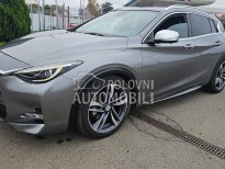 Infiniti Q30 