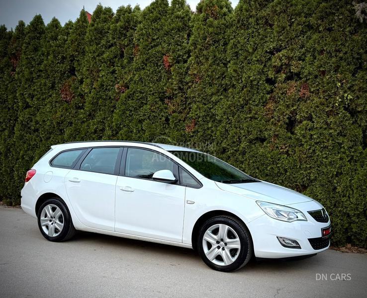 Opel Astra J ENJOY CH