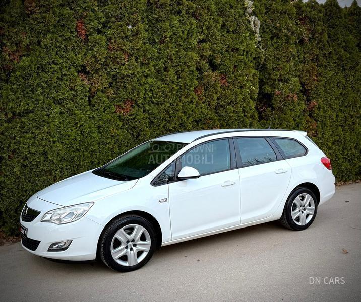 Opel Astra J ENJOY CH