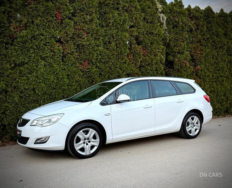 Opel Astra J ENJOY CH