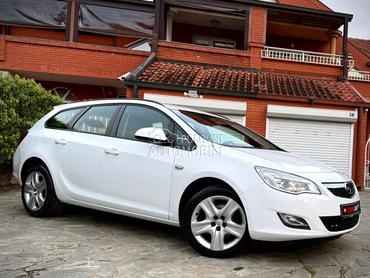 Opel Astra J ENJOY CH