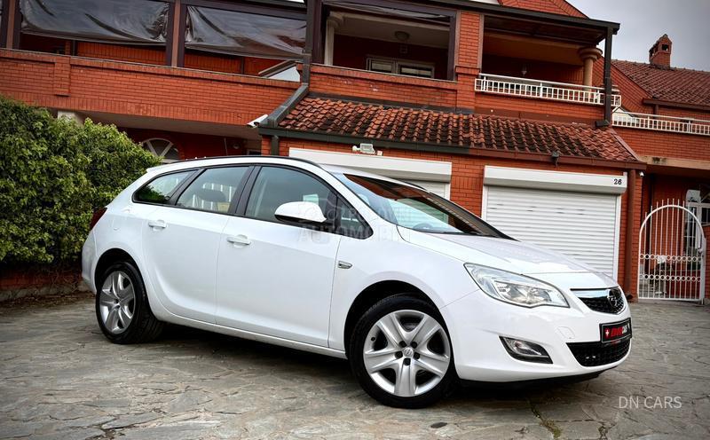 Opel Astra J ENJOY CH