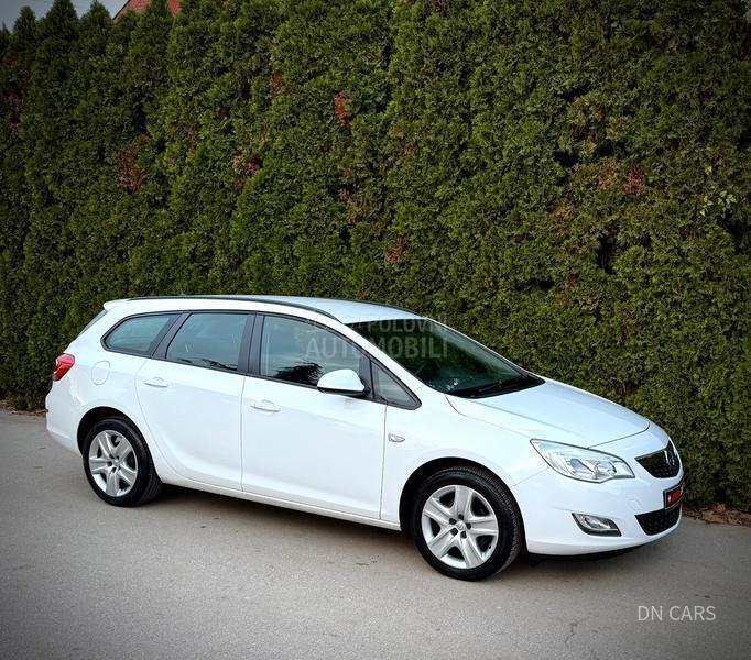 Opel Astra J ENJOY CH