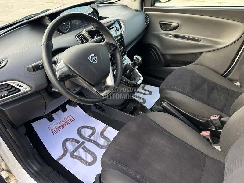 Lancia Ypsilon 1.2 ECOCHIC   N O V