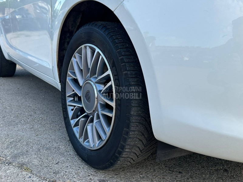Lancia Ypsilon 1.2 ECOCHIC   N O V