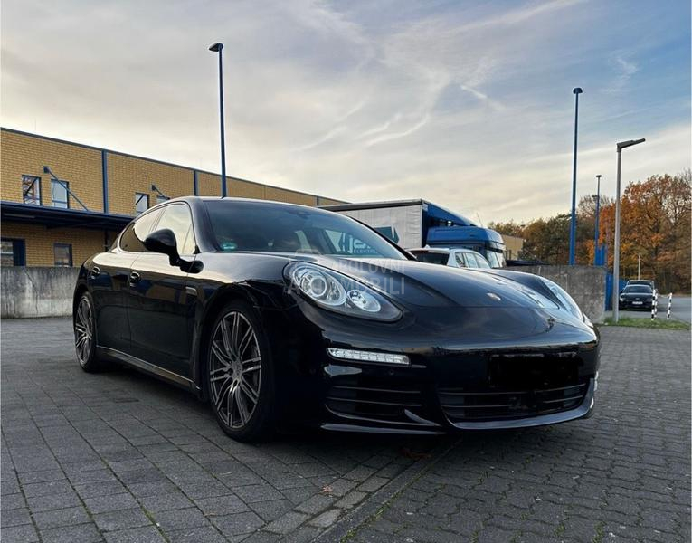 Porsche Panamera 