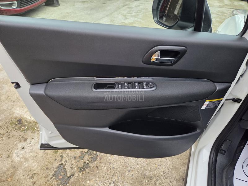 Peugeot 3008 1.6HDI/NAV/PANO/