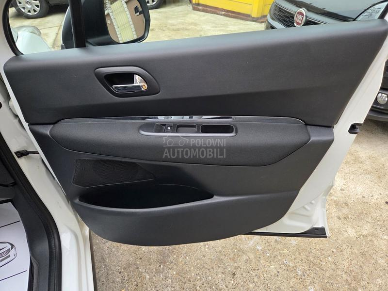 Peugeot 3008 1.6HDI/NAV/PANO/