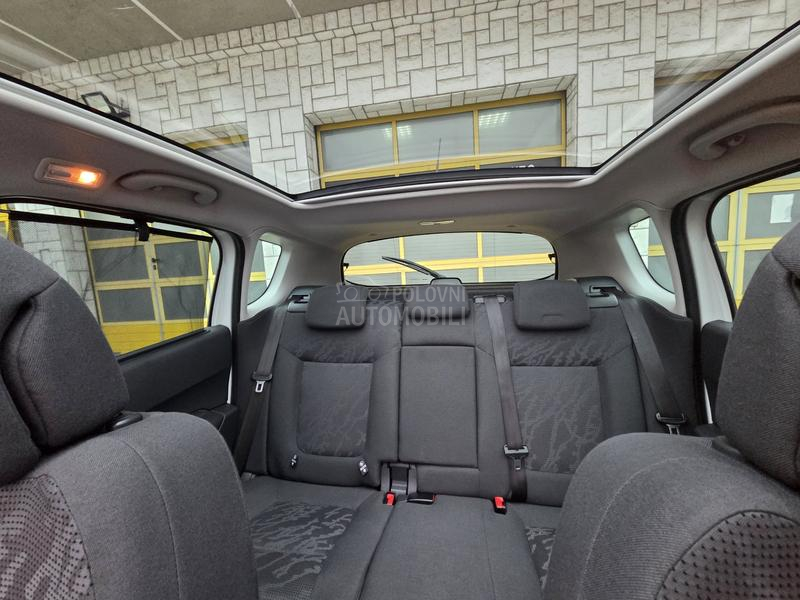 Peugeot 3008 1.6HDI/NAV/PANO/