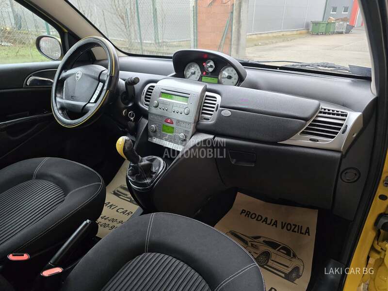 Lancia Ypsilon MOMO DESIGN 1.3 MJET