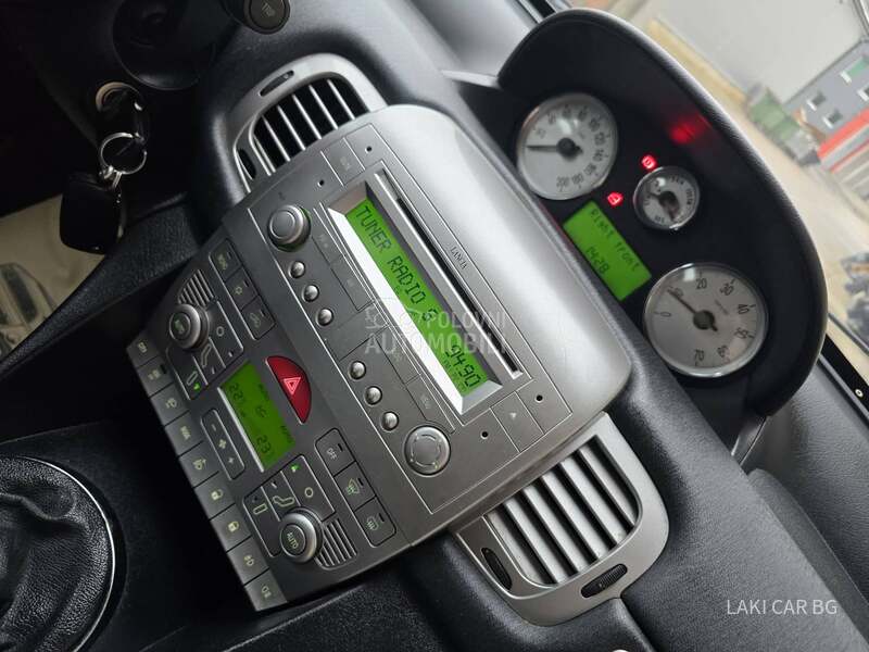 Lancia Ypsilon MOMO DESIGN 1.3 MJET