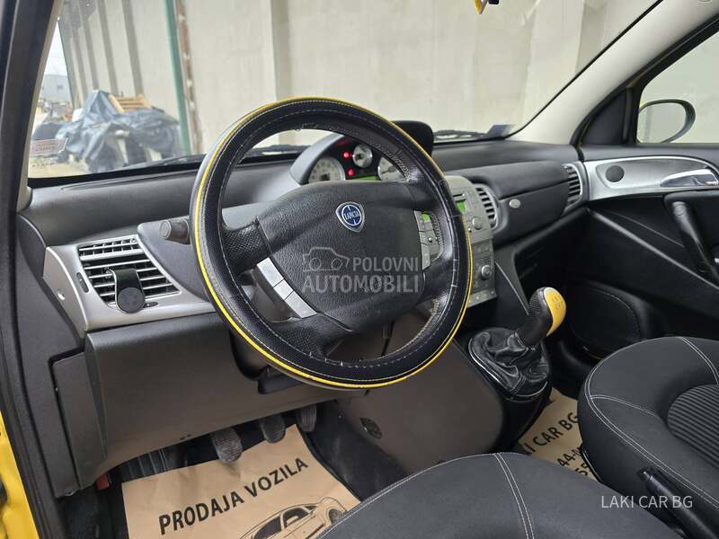 Lancia Ypsilon MOMO DESIGN 1.3 MJET