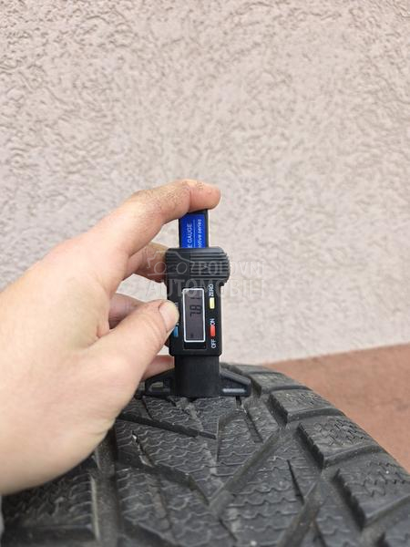 Vredestein 215/65 R17 Zimska