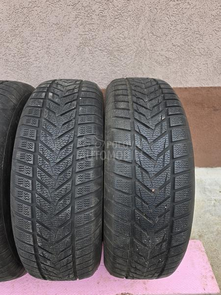 Vredestein 215/65 R17 Zimska
