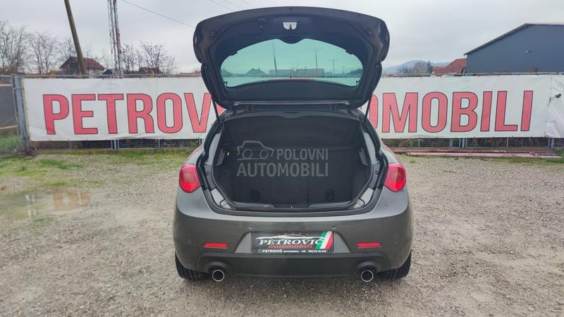 Alfa Romeo Giulietta 2.0JTDM /DISTINCIVE/