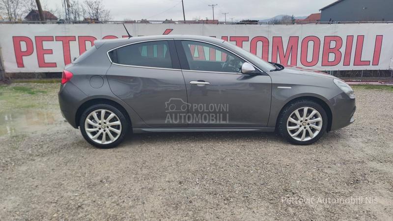 Alfa Romeo Giulietta 2.0JTDM /DISTINCIVE/