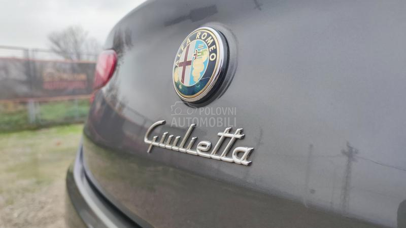 Alfa Romeo Giulietta 2.0JTDM /DISTINCIVE/