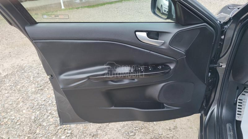 Alfa Romeo Giulietta 2.0JTDM /DISTINCIVE/
