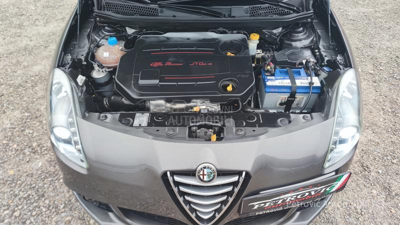 Alfa Romeo Giulietta 2.0JTDM /DISTINCIVE/