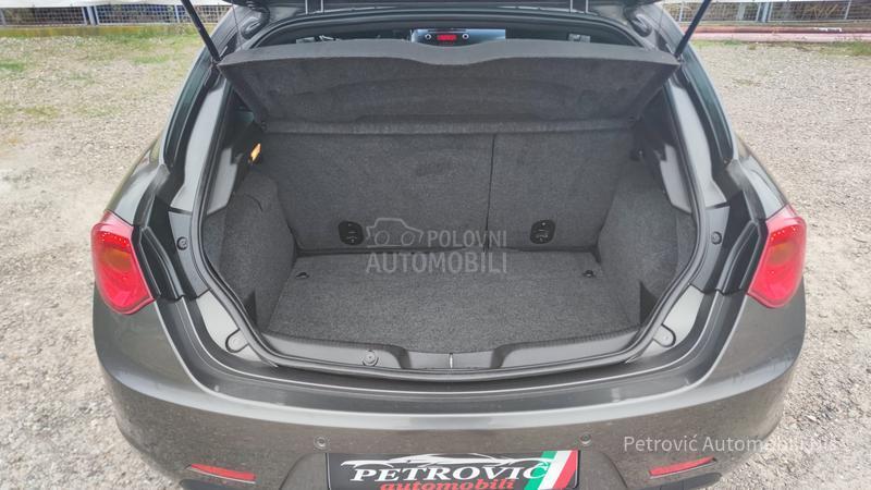 Alfa Romeo Giulietta 2.0JTDM /DISTINCIVE/