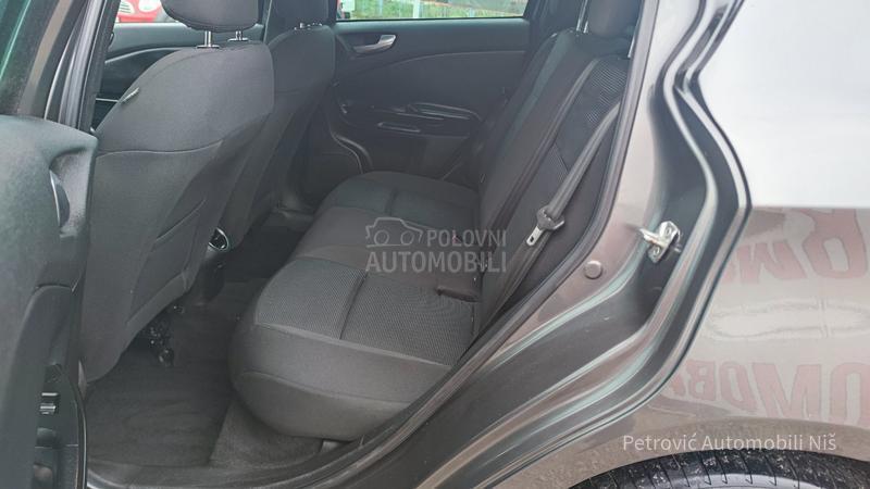 Alfa Romeo Giulietta 2.0JTDM /DISTINCIVE/