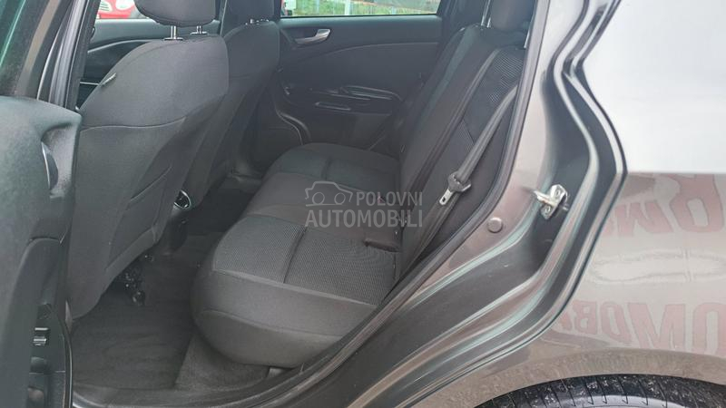 Alfa Romeo Giulietta 2.0JTDM /DISTINCIVE/