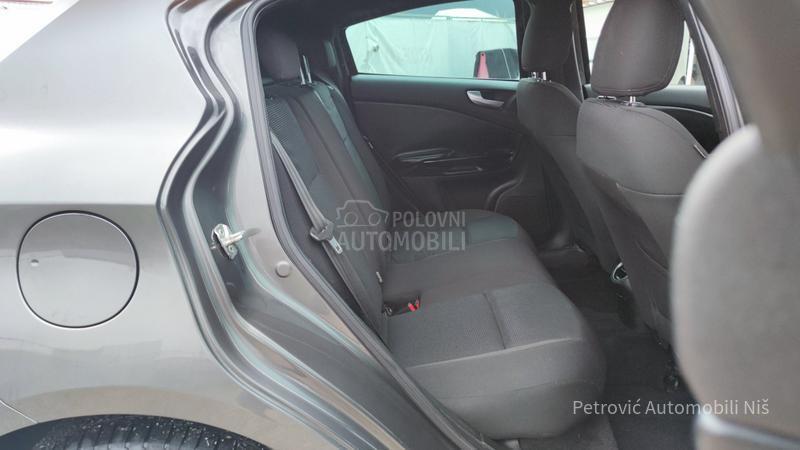 Alfa Romeo Giulietta 2.0JTDM /DISTINCIVE/