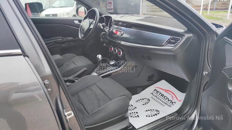 Alfa Romeo Giulietta 2.0JTDM /DISTINCIVE/