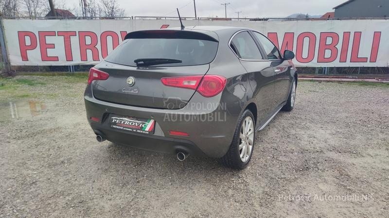 Alfa Romeo Giulietta 2.0JTDM /DISTINCIVE/