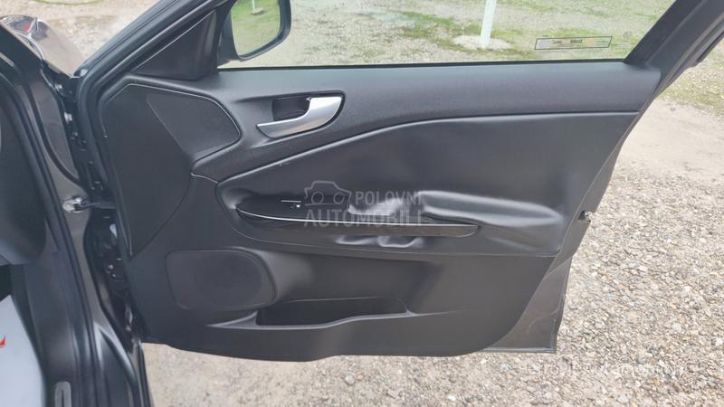 Alfa Romeo Giulietta 2.0JTDM /DISTINCIVE/