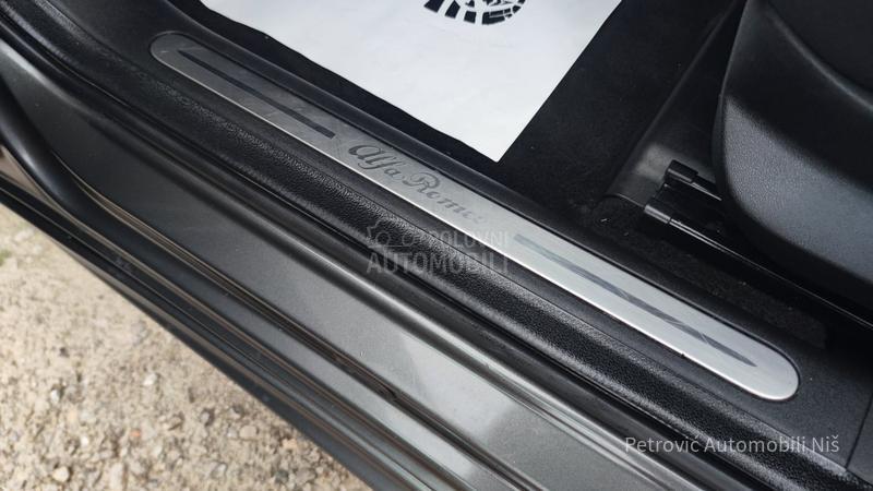 Alfa Romeo Giulietta 2.0JTDM /DISTINCIVE/