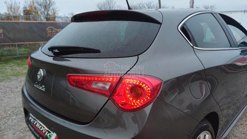 Alfa Romeo Giulietta 2.0JTDM /DISTINCIVE/