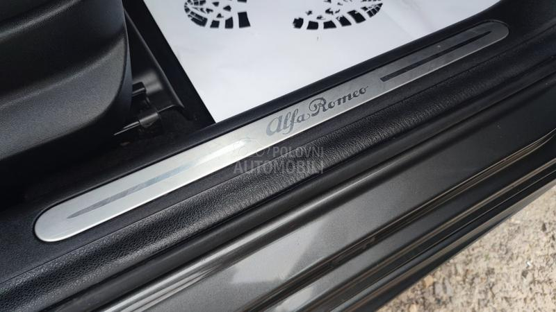 Alfa Romeo Giulietta 2.0JTDM /DISTINCIVE/